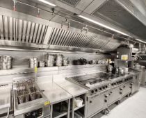 Tại sao inox được dùng phổ biến trong chế tạo thiết bị bếp công nghiệp?
